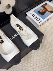 FLAT MARY JANE PUMPS IN WHITE LAMBSKIN MIX BLACK FABRIC