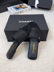 FLAT SLIDE IN BLACK MESH AND SUEDE
