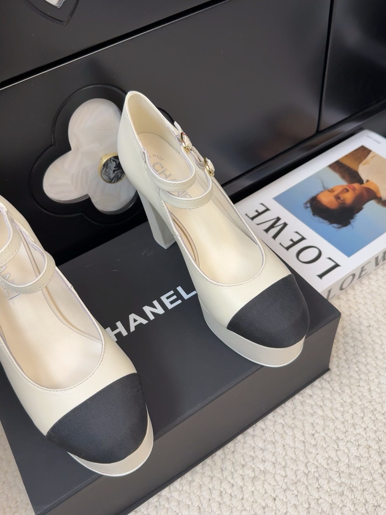 FLATFORM SANDAL IN PALE YELLOW CALFSKIN AND BLACK FABRIC