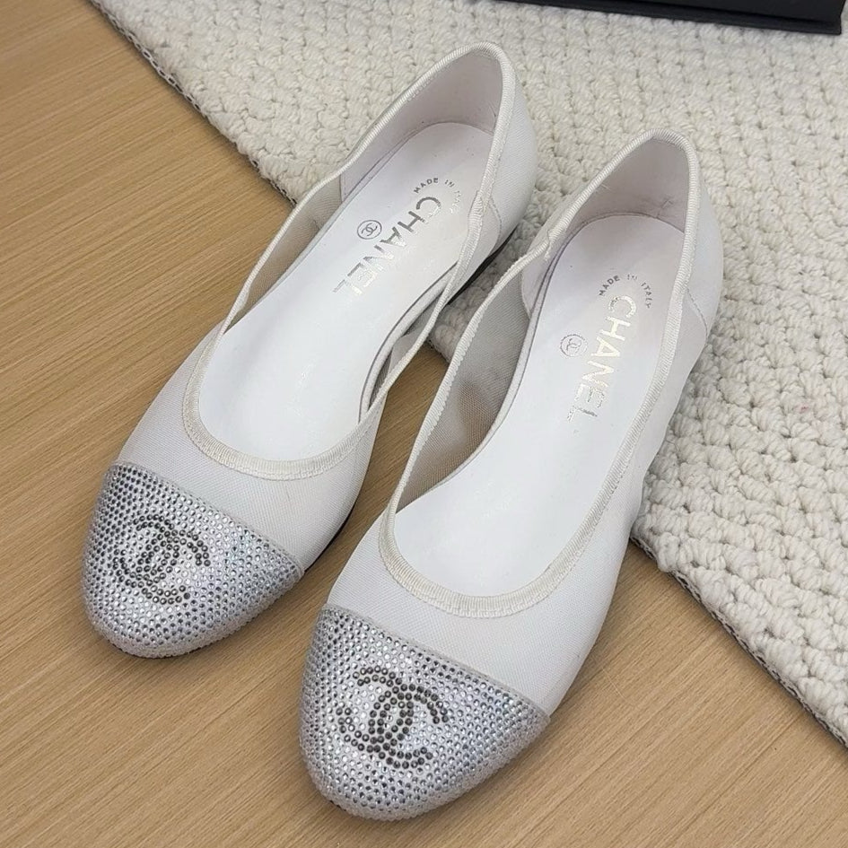 BALLET FLAT IN WHITE FABRIC AND MESH WITH CRYSTALS