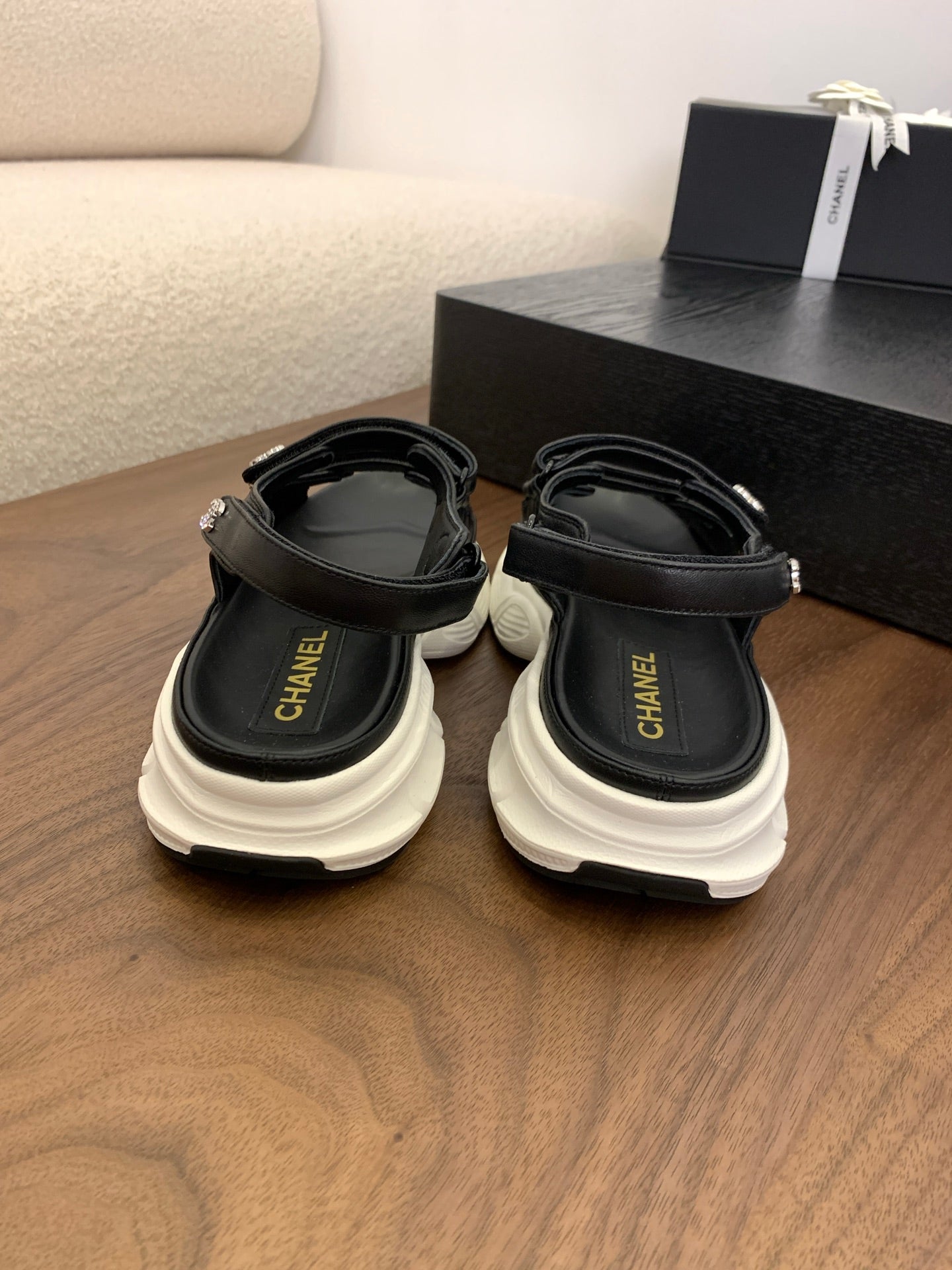 SANDAL 25S LOGO IN BLACK LAMBSKIN