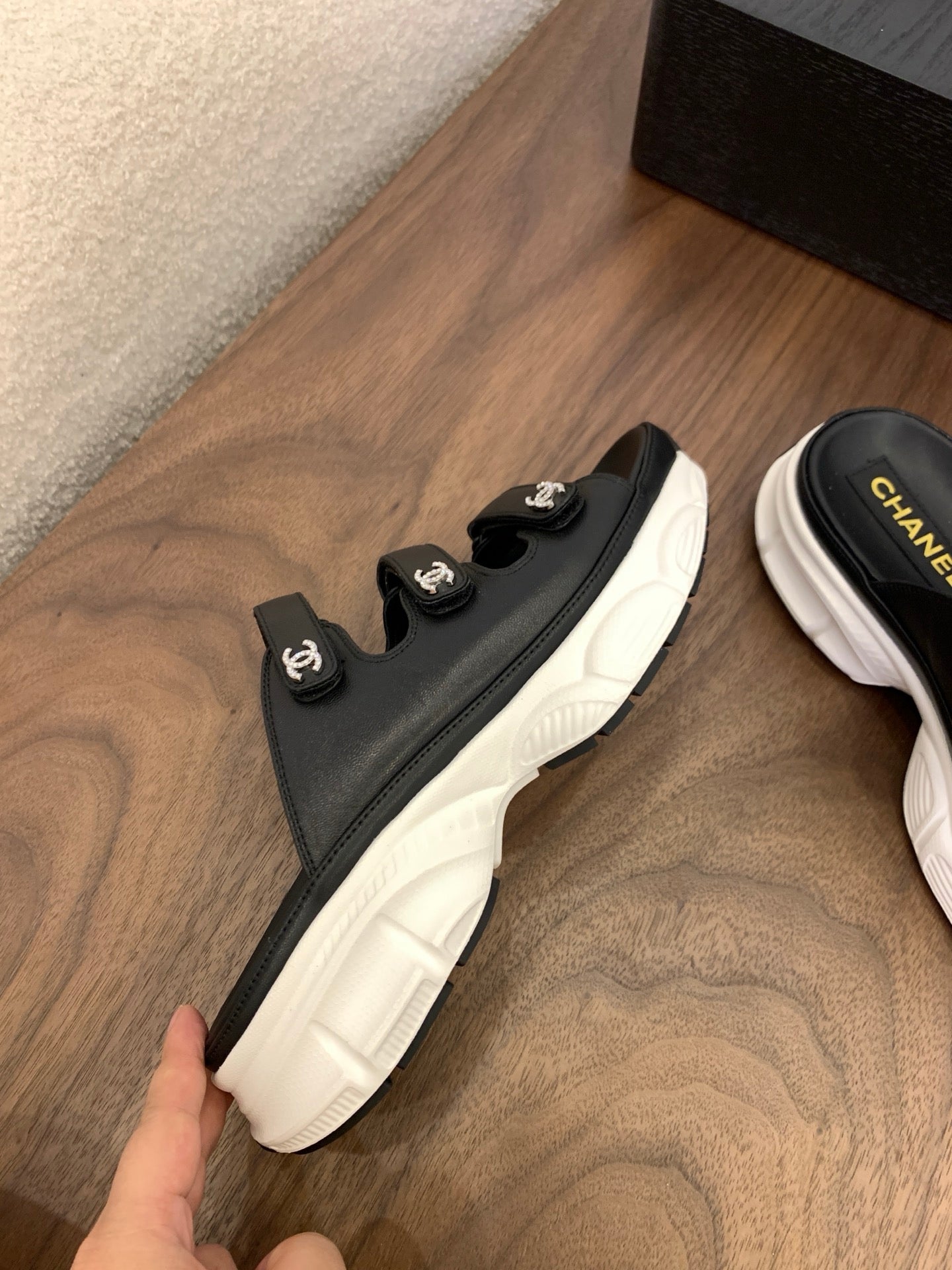 MULES 25S LOGO IN BLACK LAMBSKIN