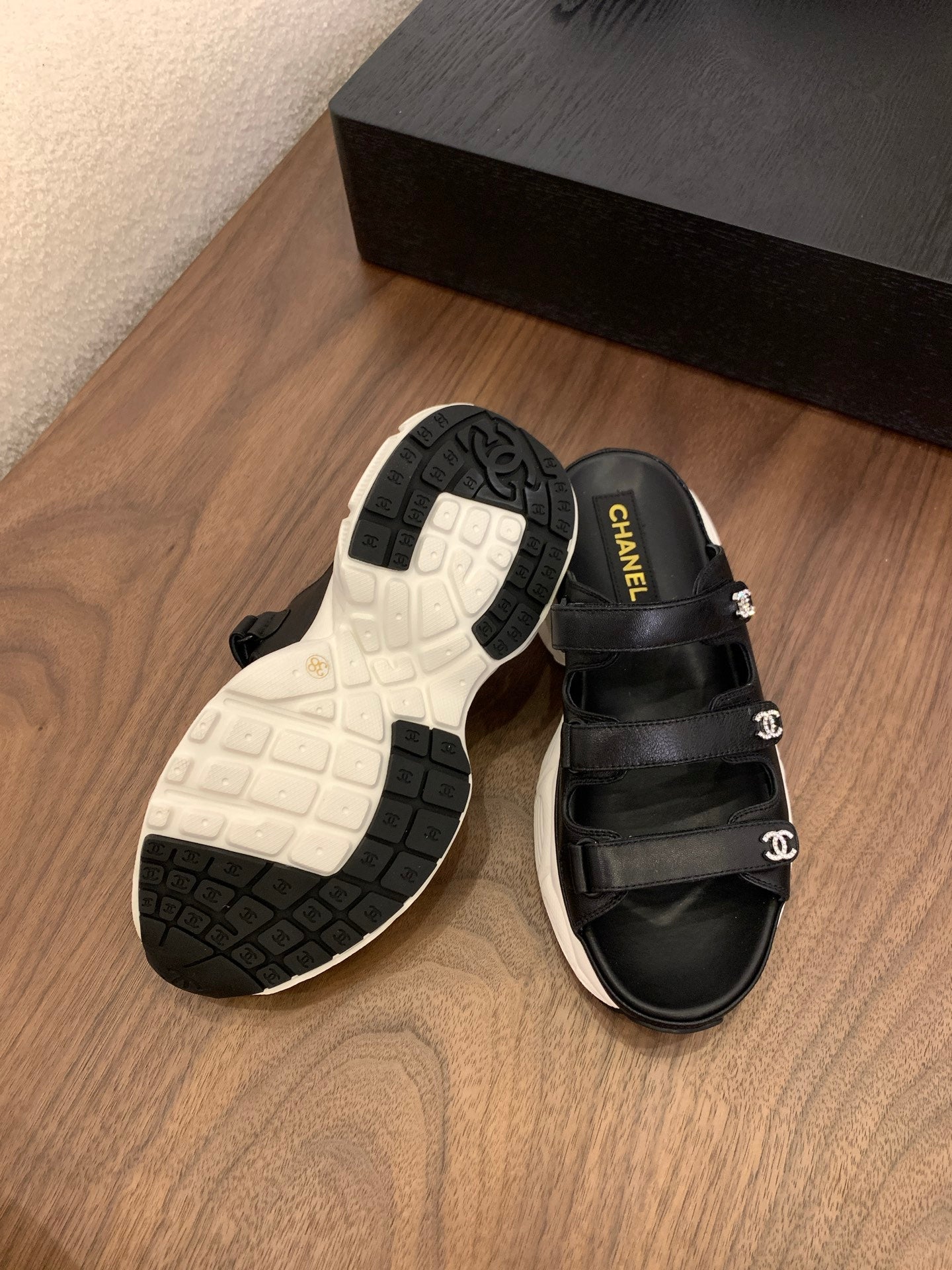 MULES 25S LOGO IN BLACK LAMBSKIN