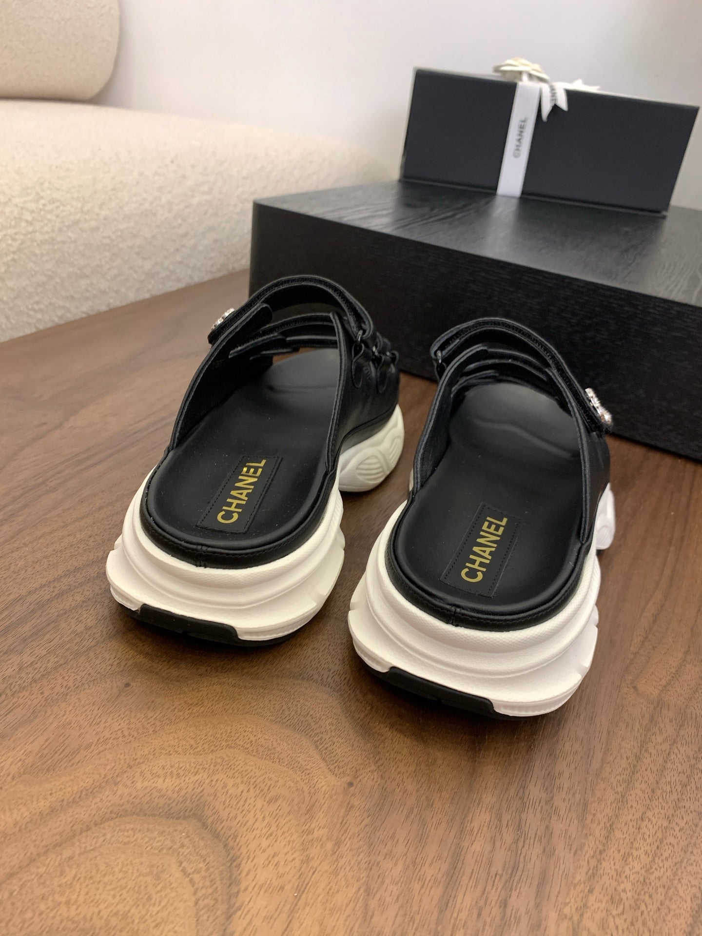 MULES 25S LOGO IN BLACK LAMBSKIN