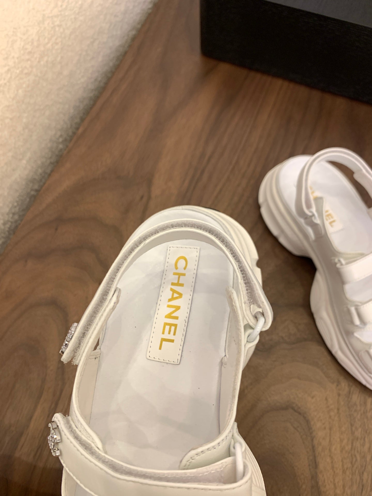 SANDAL 25S LOGO IN WHITE LAMBSKIN