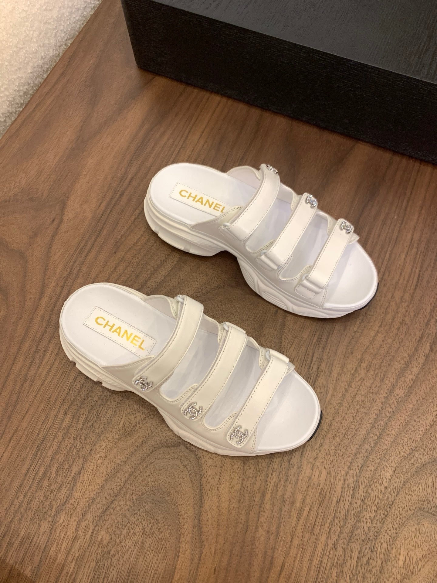 MULES 25S LOGO IN WHITE LAMBSKIN