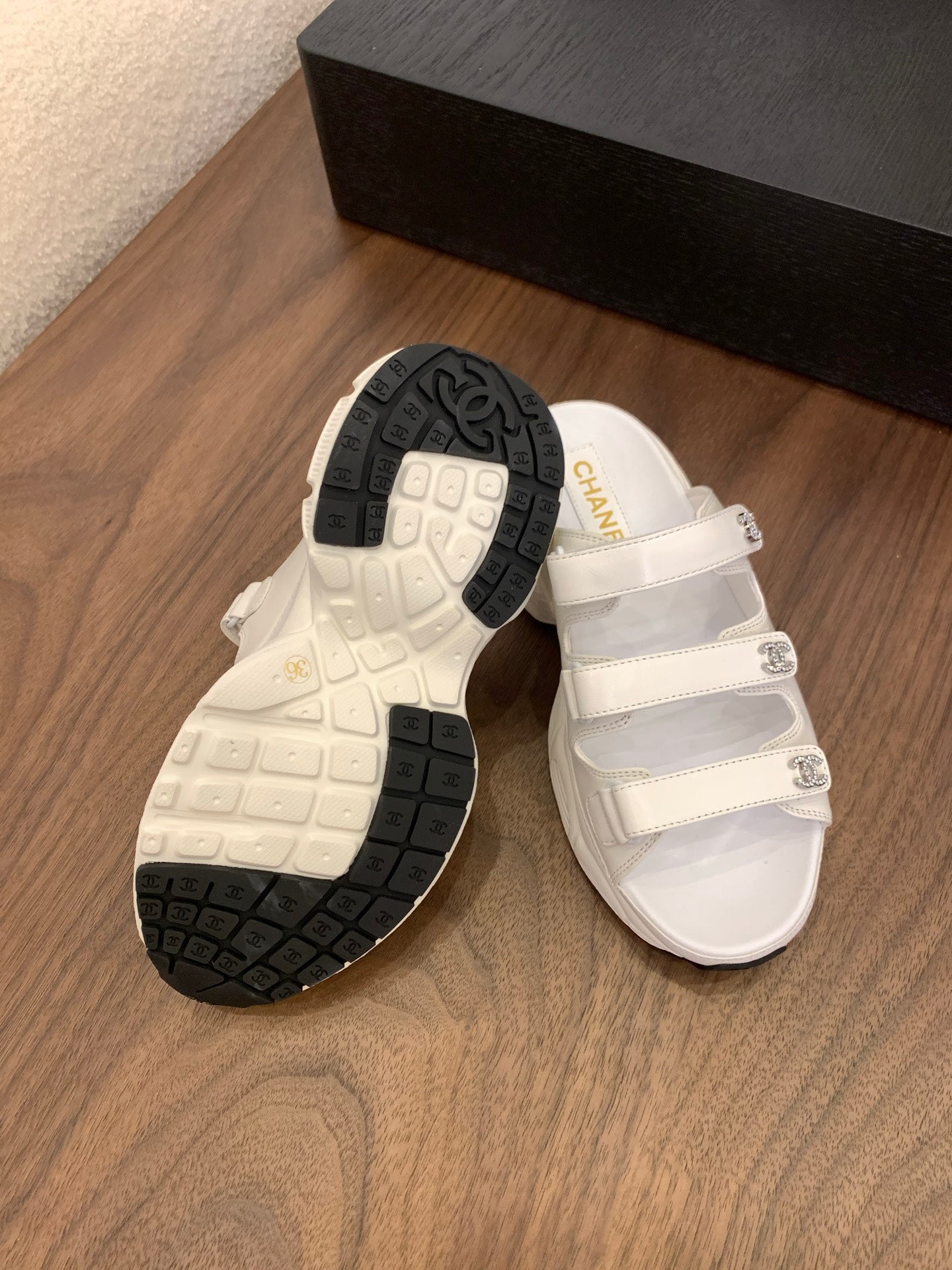 MULES 25S LOGO IN WHITE LAMBSKIN