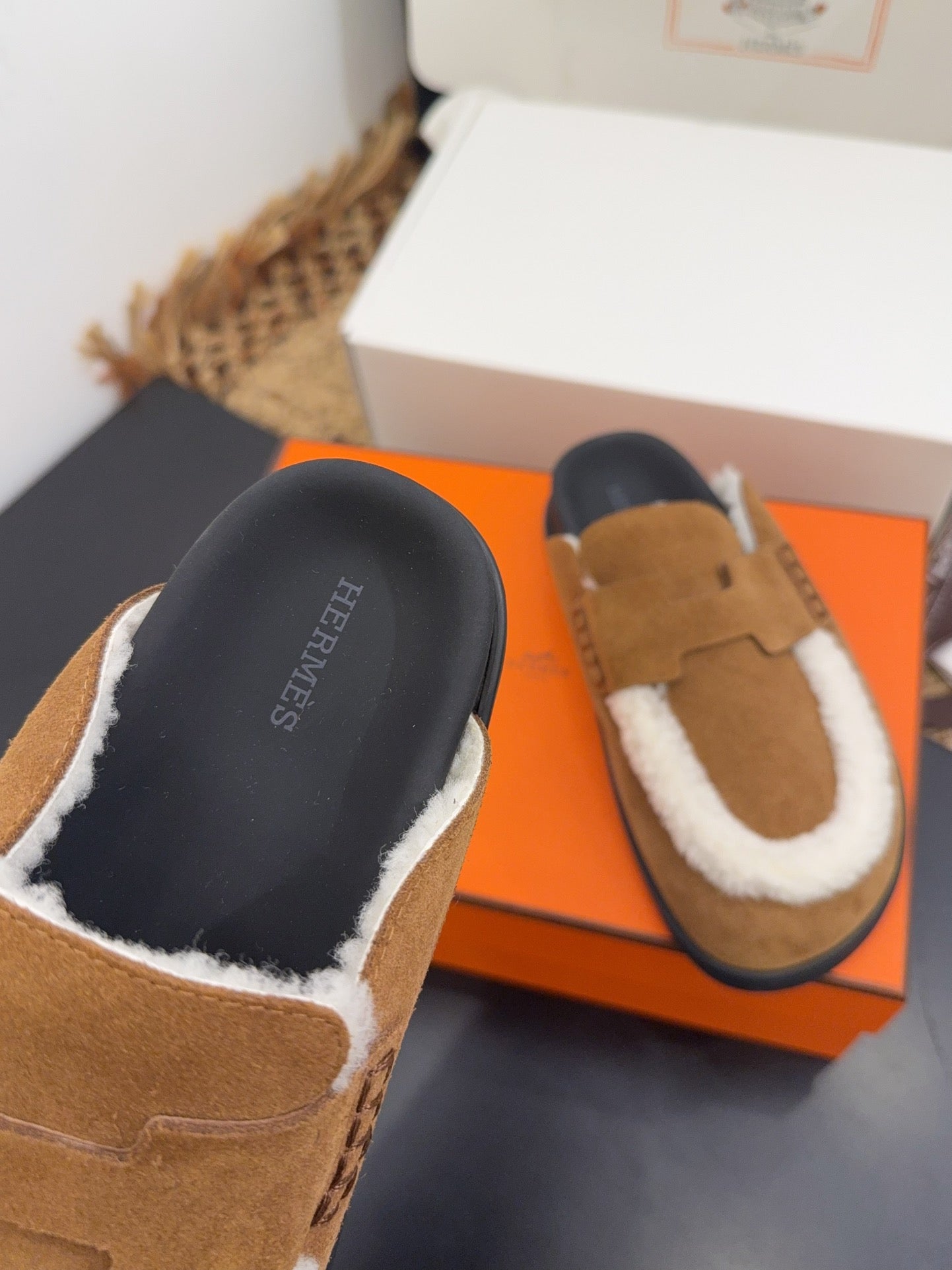 HM 25S MULE IN SOFT BROWN SUEDE MIX WHITE SHEARLING