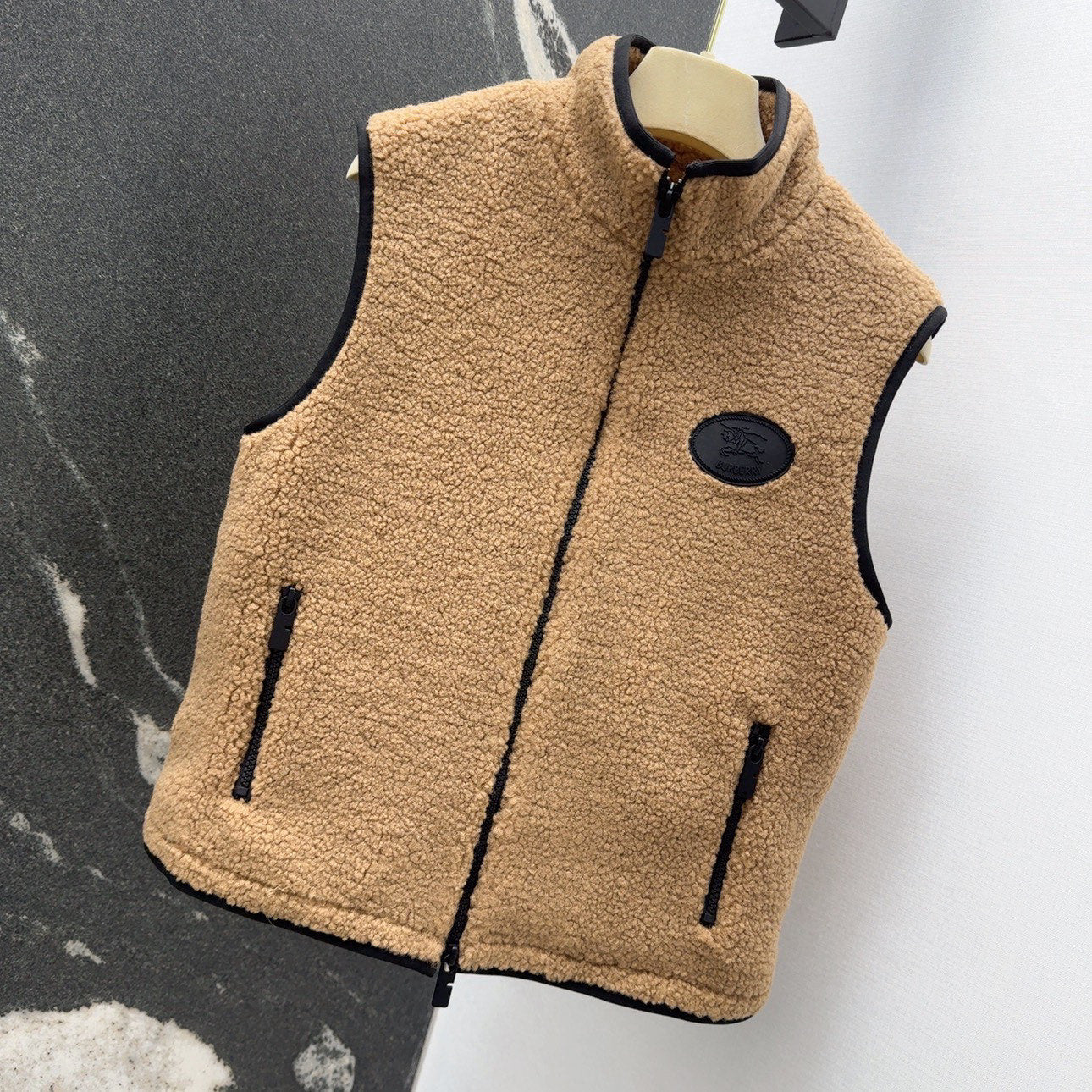 BURBERRY 25S TEDDY FLEECE VEST 0016