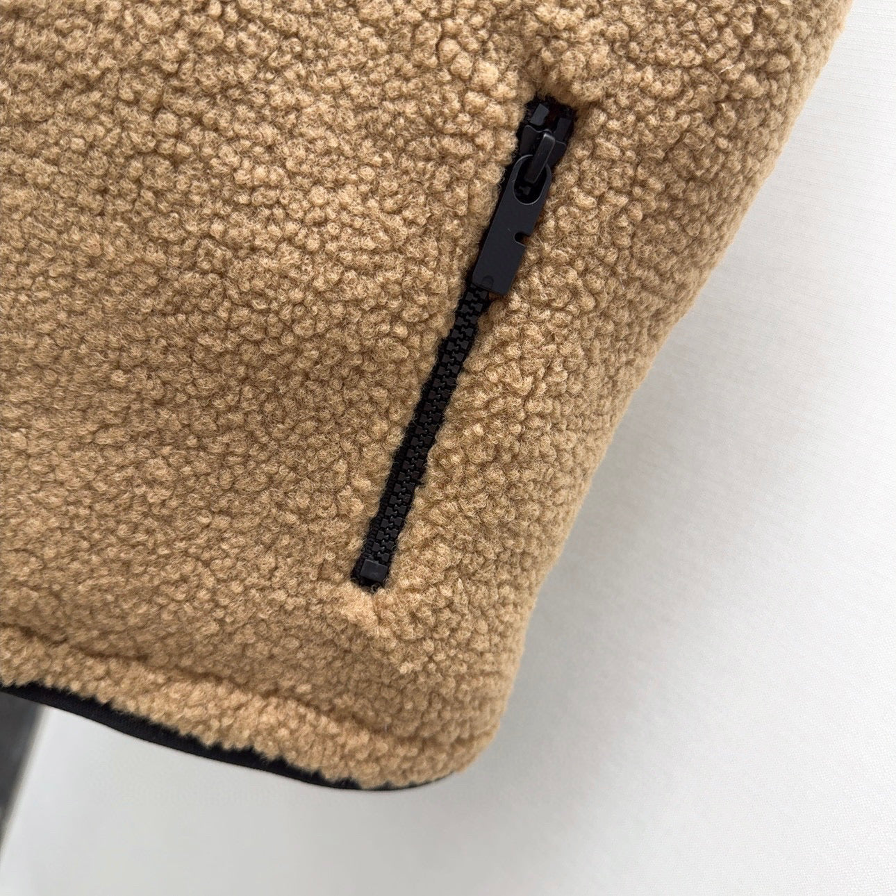 BURBERRY 25S TEDDY FLEECE VEST 0016