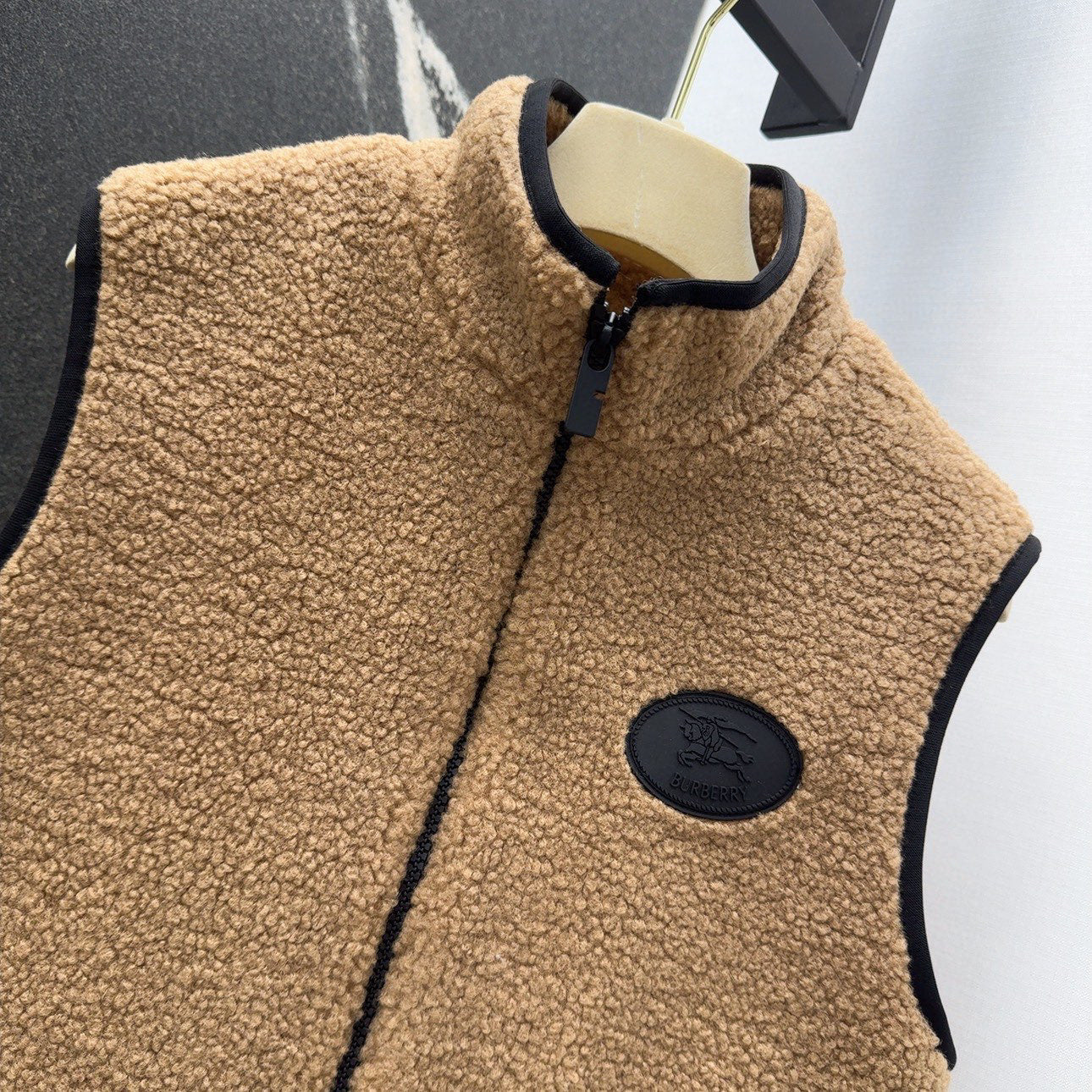 BURBERRY 25S TEDDY FLEECE VEST 0016