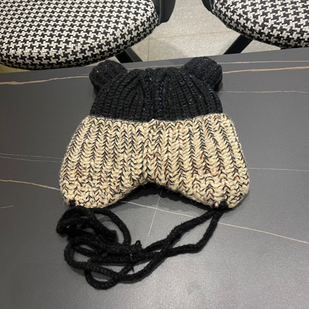 KNITTED BEANIE HAT WITH CUTE EARS IN BLACK MIX BEIGE WOOL 403483
