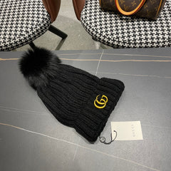 BEANIE HAT IN BLACK WOOL 403394