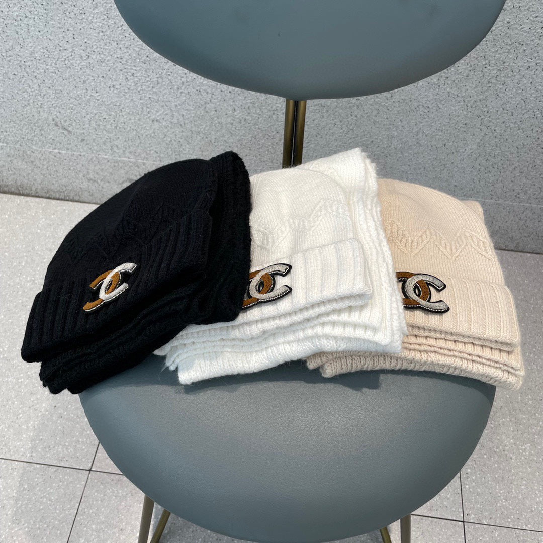 SET HAT AND SCARF IN CREAM TAN WOOL 420822