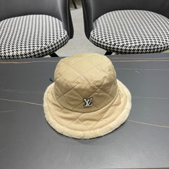 KNITTED BUCKET HAT IN BEIGE COTTON AND LAMB FUR 420922