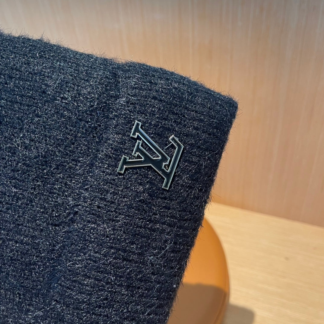 BEANIE HAT IN BLACK WOOL 803043