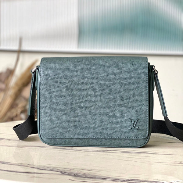 DISTRICT PM 26 IN CELESTE GREEN CALFSKIN