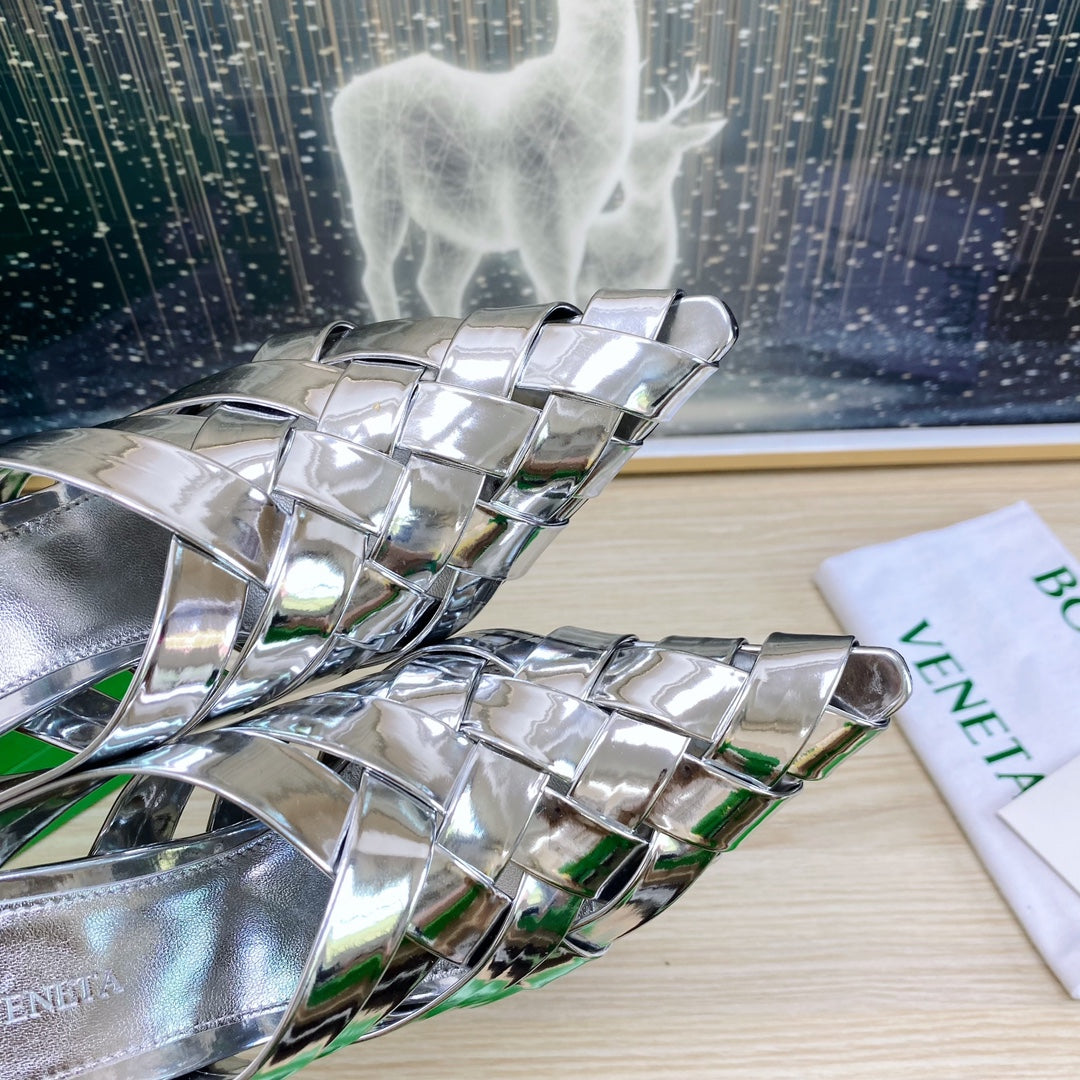 ALFIE LEATHER HIGH MULES IN SILVER PATENT CALFSKIN WITH WOVEN DESIGN