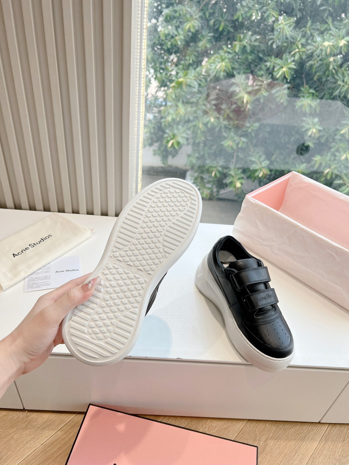 ACNE STUDIO SNEAKER IN BLACK LAMBSKIN