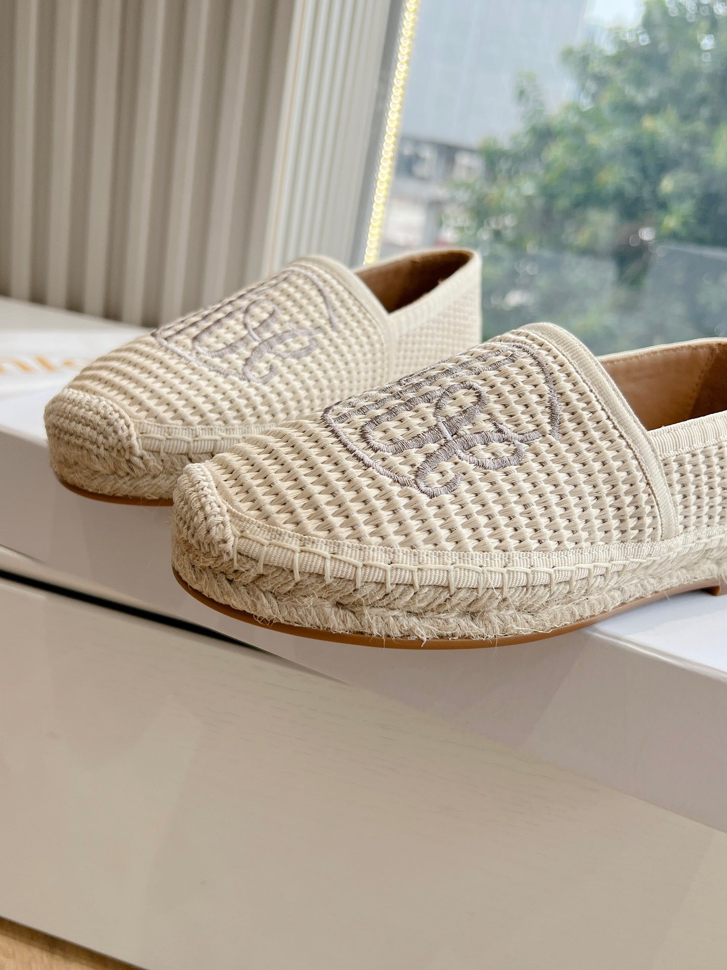 WOVEN LOAFER IN BEIGE RAFFIA
