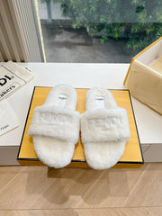 FLAT SLIDE IN WHITE FLEECE