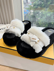THICK-SOLDED SLIPPER IN WHITE MIX BLACK LAMB FUR