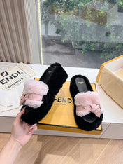 THICK-SOLDED SLIPPER IN BABY PINK MIX BLACK LAMB FUR