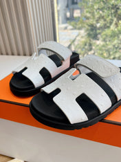 CHYPRE SANDAL IN WHITE GRAINED CALFSKIN