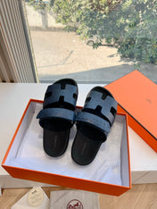 CHYPRE SANDAL IN NAVY BLUE GRAINED CALFSKIN