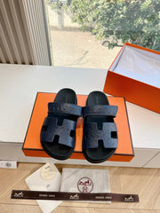 CHYPRE SANDAL IN NAVY BLUE GRAINED CALFSKIN