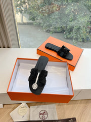 0RAN SLIDE IN BLACK CALFSKIN WITH CRYSTALS