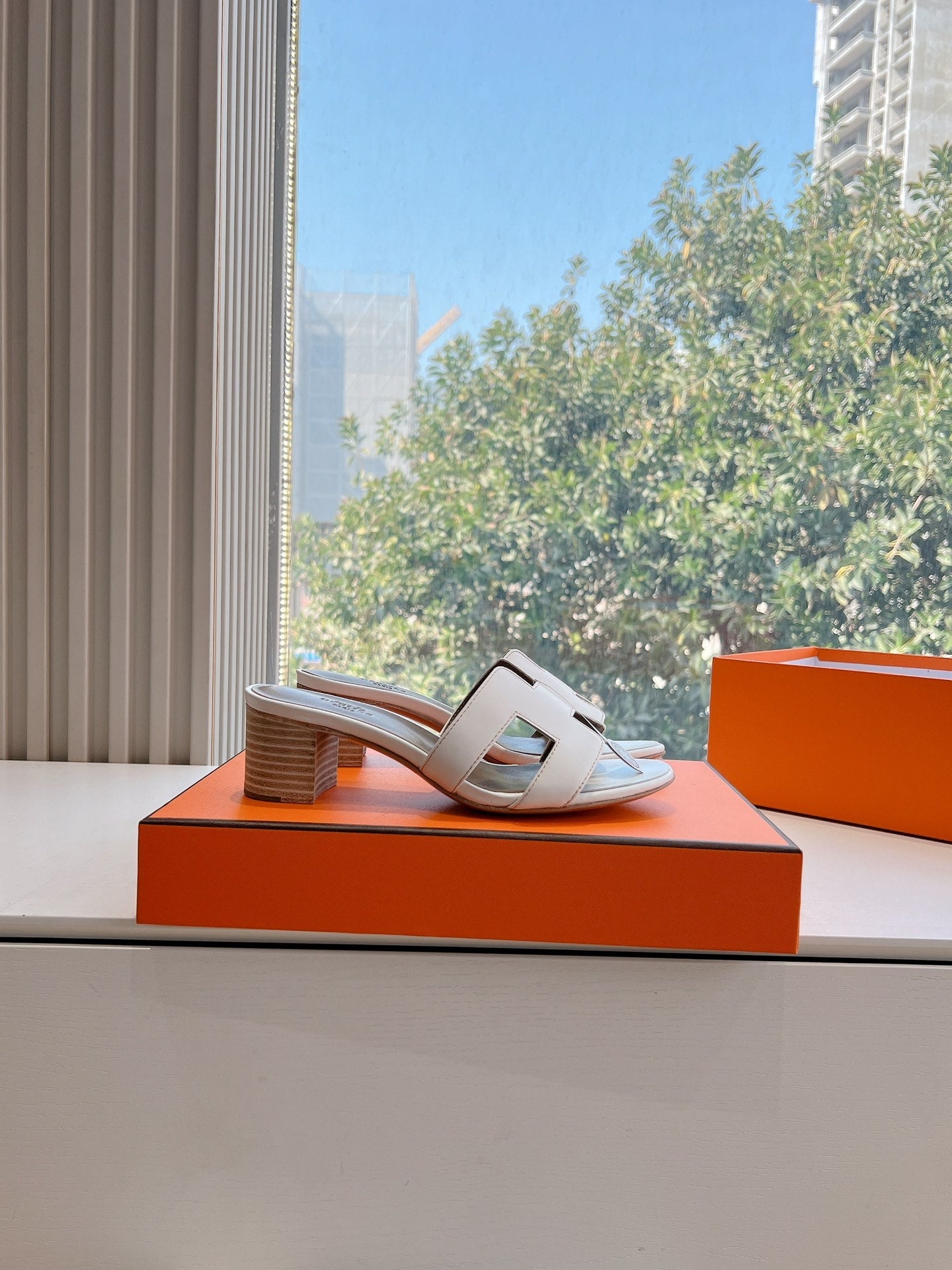 0ASIS SANDAL IN WHITE CALFSKIN