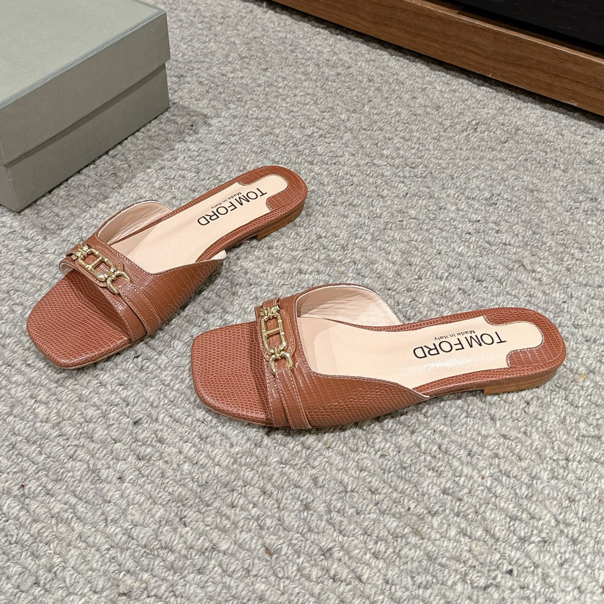 WHITNEY SLIDE IN RED BROWN CROCODILE LEATHER