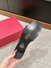 VLOGO CUT-OUT BLACK CALFSKIN SLIDE SANDAL