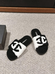 CC SLIPPERS IN BLACK MIX WHITE FLEECE