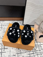 SLIPPER IN BLACK WOOL
