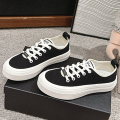 LACE-UP SNEAKERS IN BLACK CANVAS