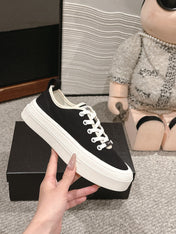 LACE-UP SNEAKERS IN BLACK CANVAS