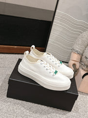 LACE-UP SNEAKERS IN WHITE CANVAS