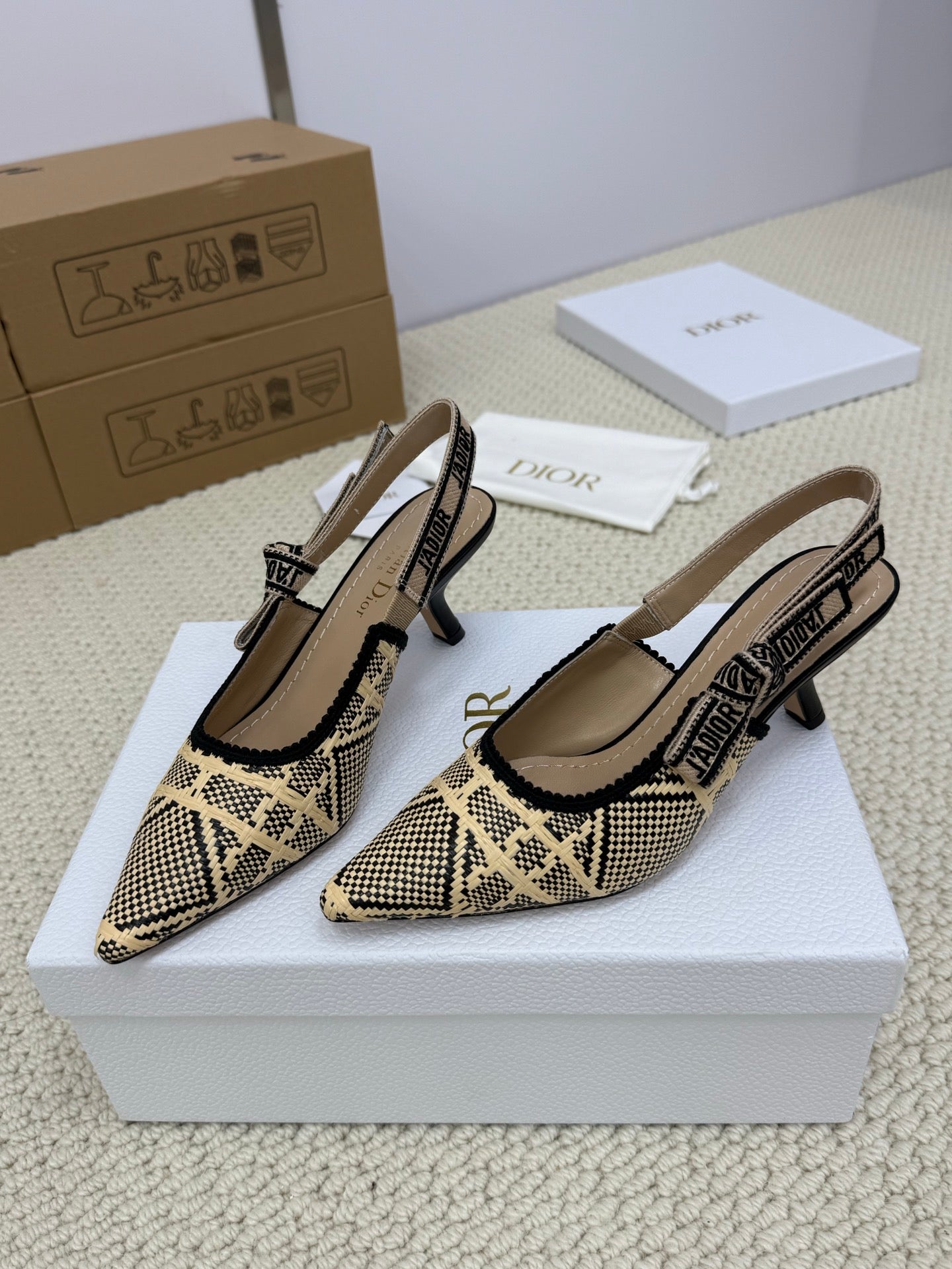 DIOR HIGH SLINGBACK 65 MM 25S IN BLACK AND BEIGE RAFFIA