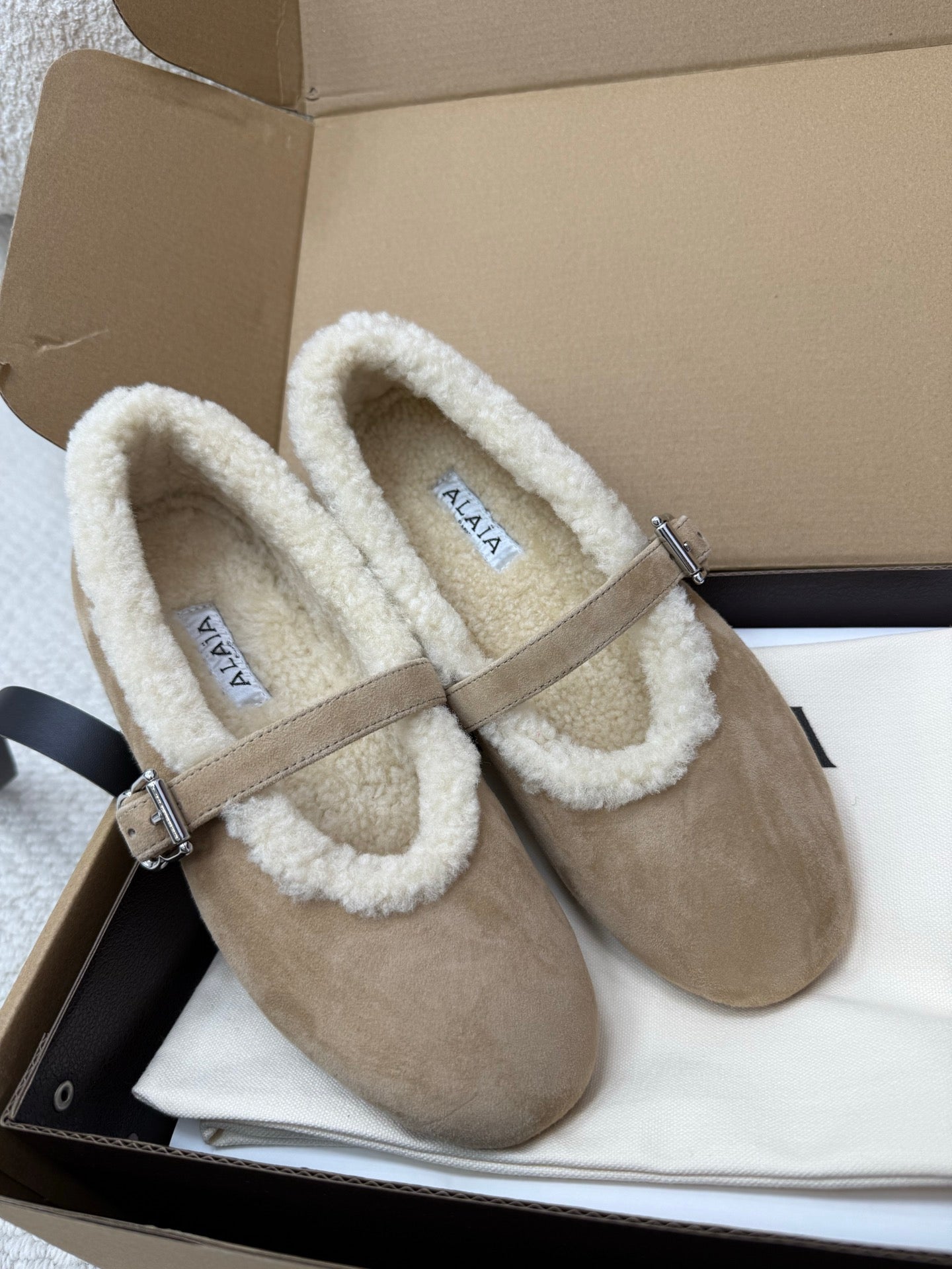 ALAIA 25S SHEARLING BALLET FLATS IN DARK BEIGE SUEDE