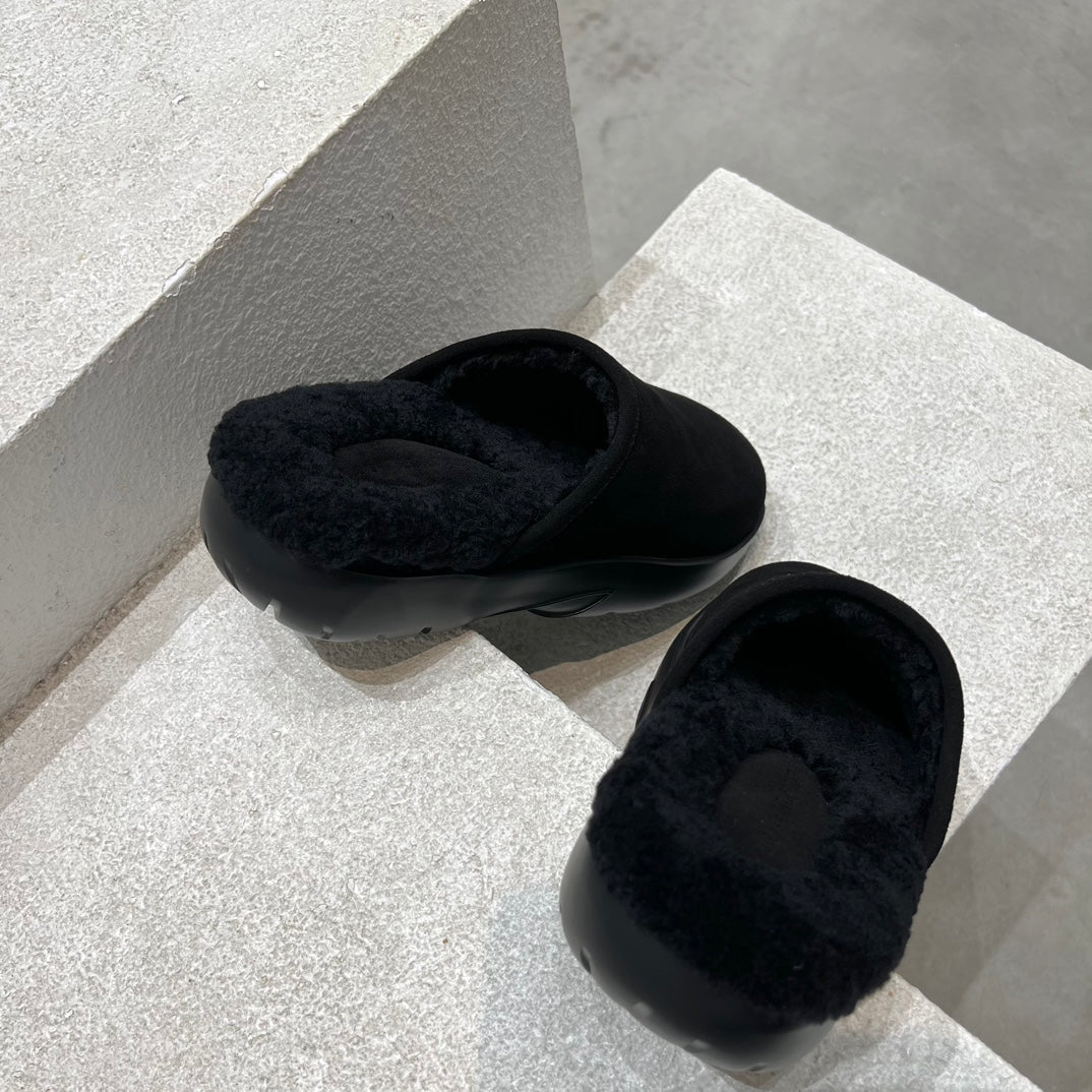 SNAP SLIPPER IN BLACK SUEDE AND SHEARLING LINING