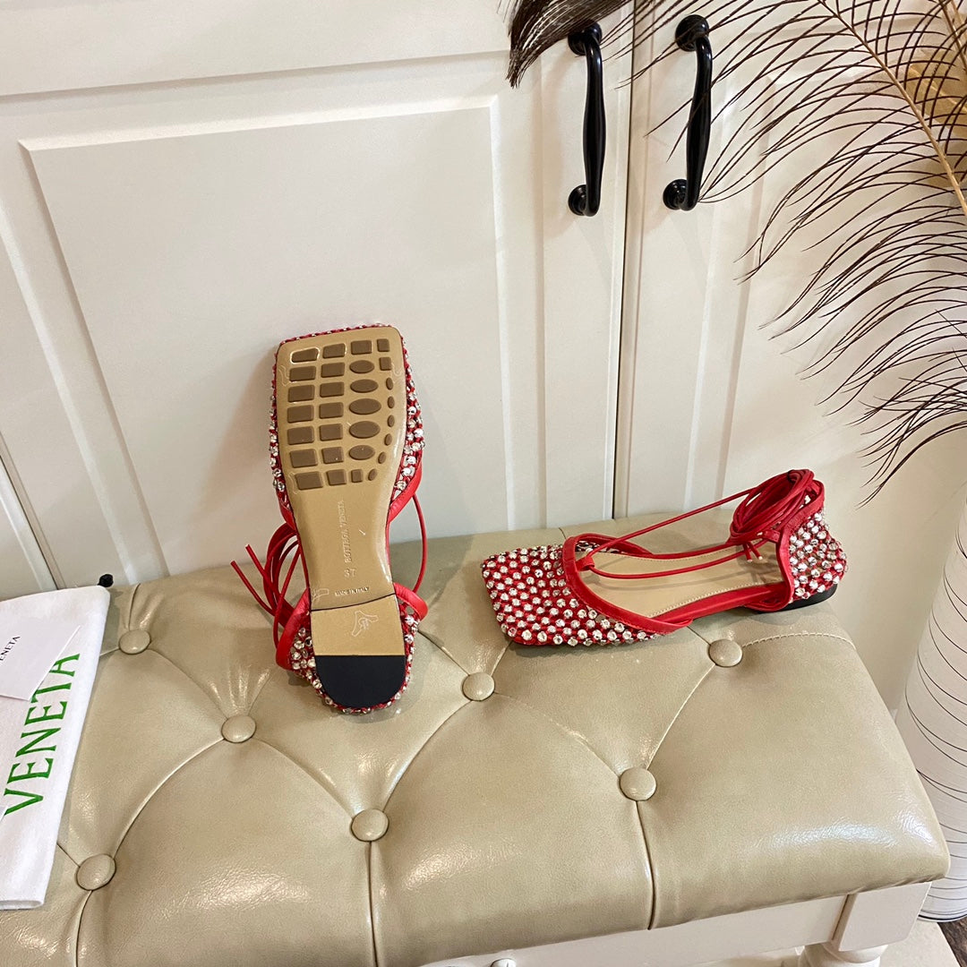 LACE-UP FLAT SANDAL IN RUBY RED METALLIZED MESH AND LEATHER WITH RHINSTONES