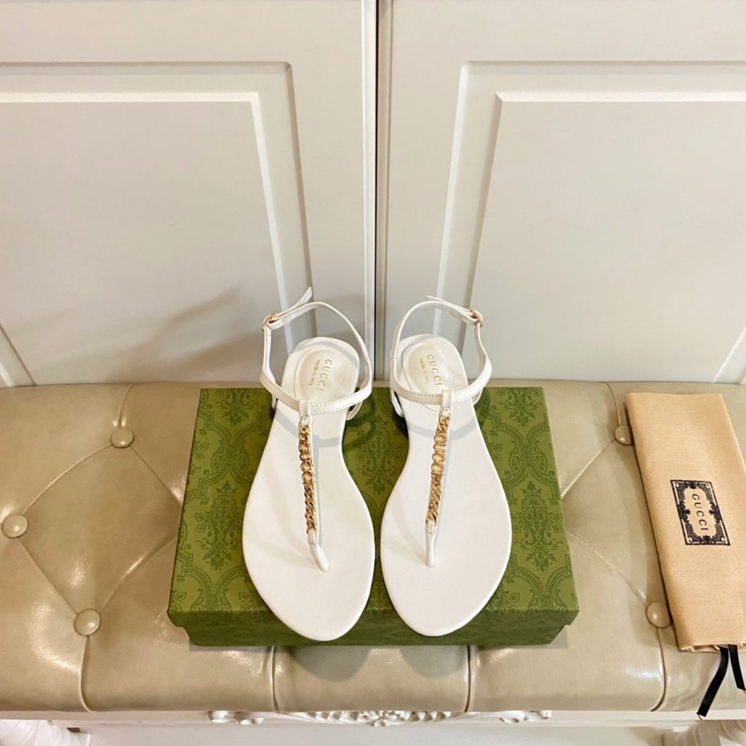 GG SIGNORINA THONG SANDALS IN WHITE SHEEPSKIN