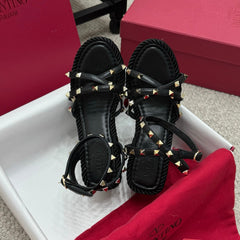 VLTN HIGH WEDGE STUDDED SANDALS 25S 100 MM IN BLACK CALFSKIN