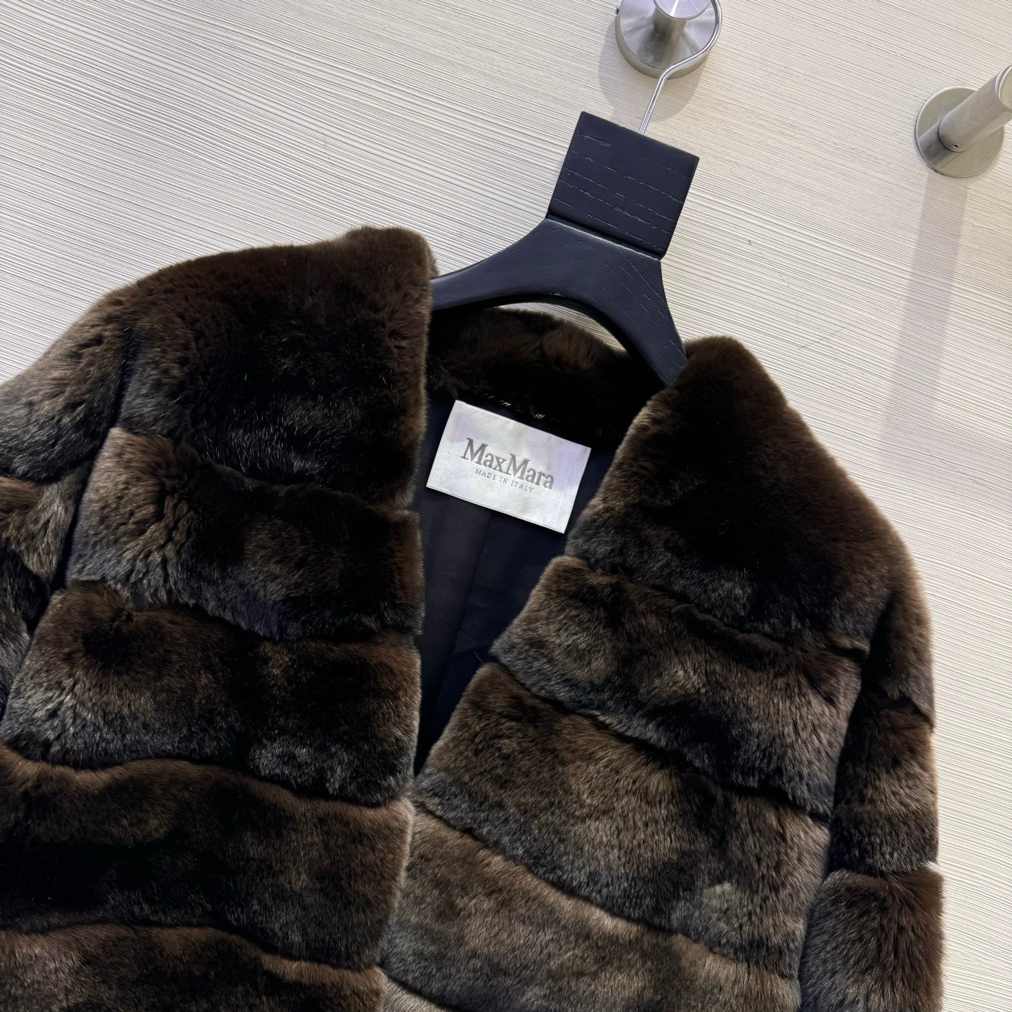 MAX MARA 25S V-NECK FUR COAT 156