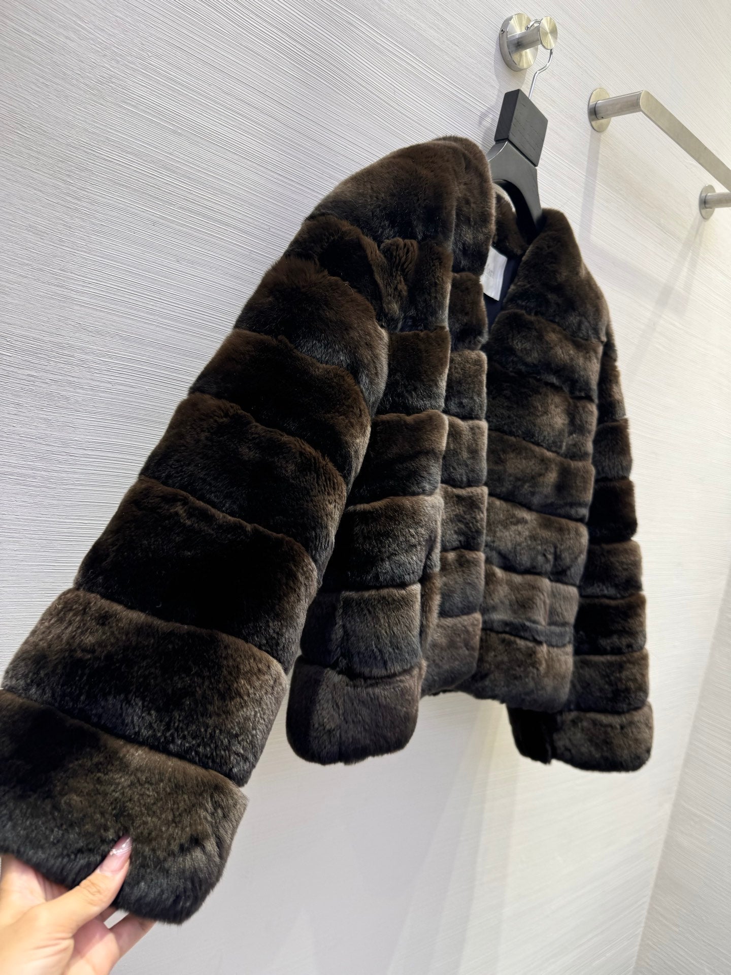 MAX MARA 25S V-NECK FUR COAT 156