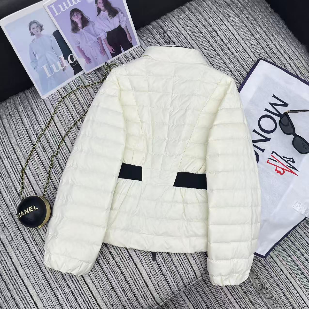 MONCLER 25S JACKET IN WHITE 006