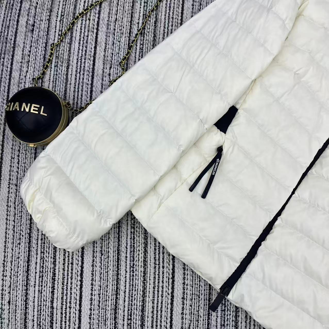 MONCLER 25S JACKET IN WHITE 006