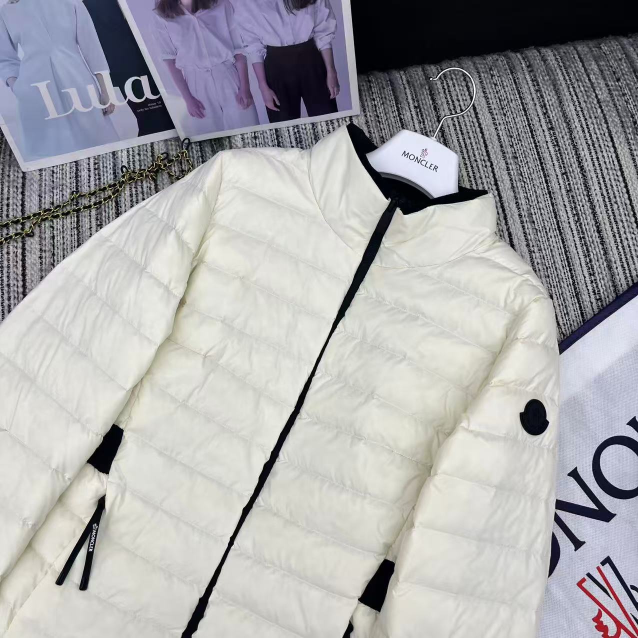 MONCLER 25S JACKET IN WHITE 006